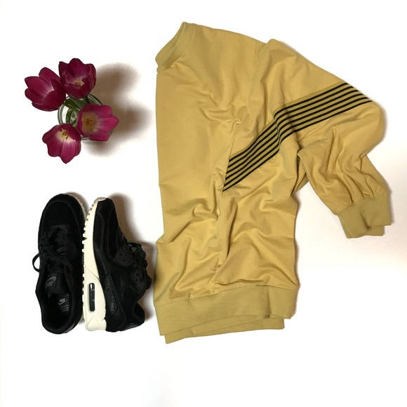 Easel | Oversized Pullover - Picture 2 of 6